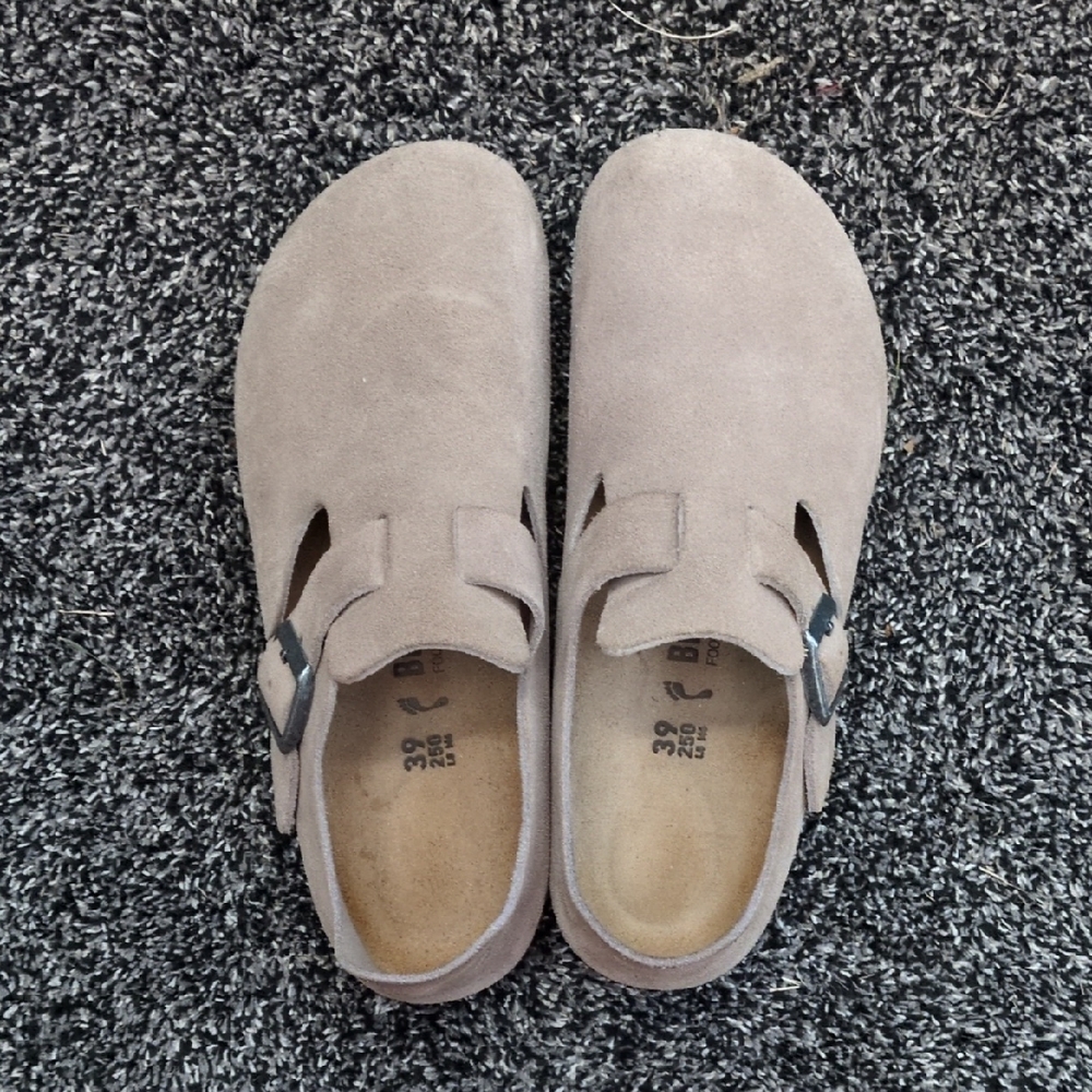 Birkenstock London, Size 39 Regular/Narrow Width. Minimal Wear
